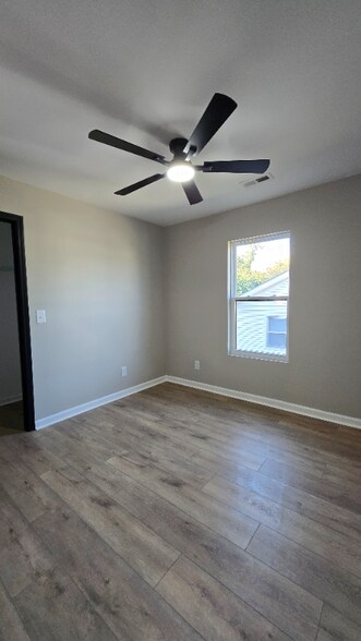 Building Photo - 804 Martin St