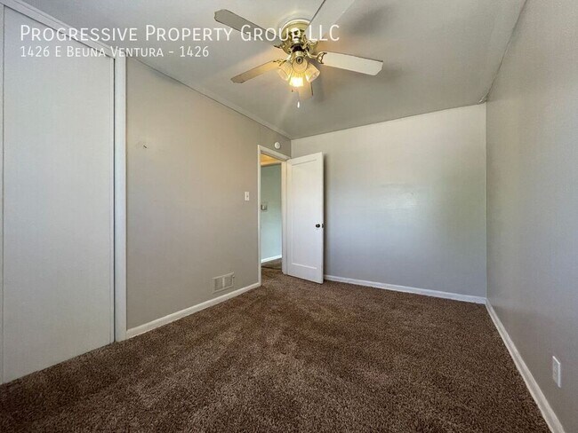 Building Photo - 1426 E Buena Ventura St