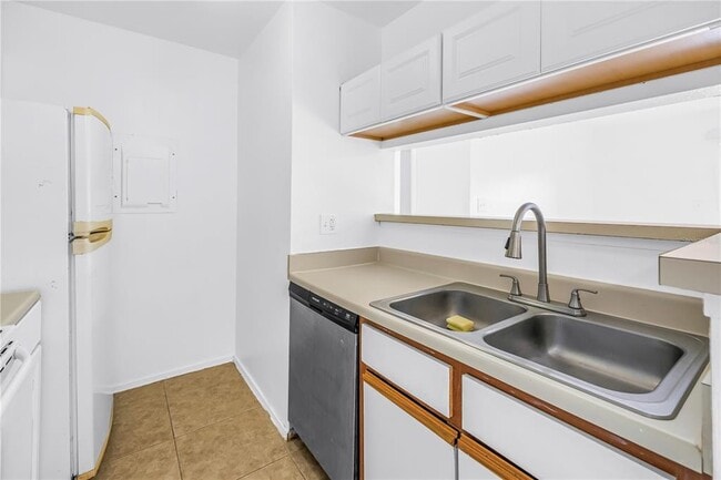 Building Photo - 1400 Gandy Blvd N