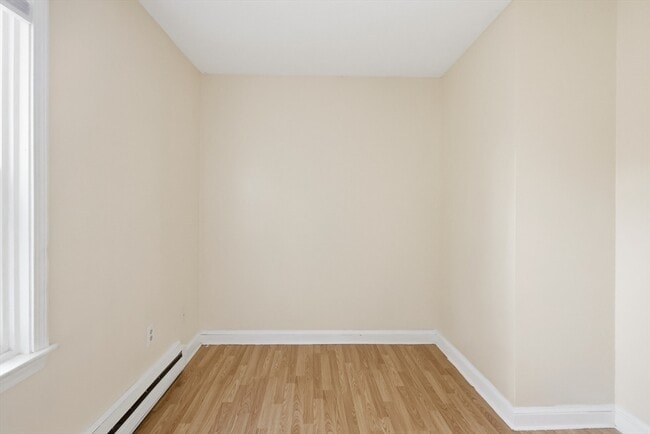 Building Photo - 453 Pond St