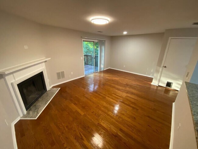 Building Photo - 1806 Queen Anne Ct