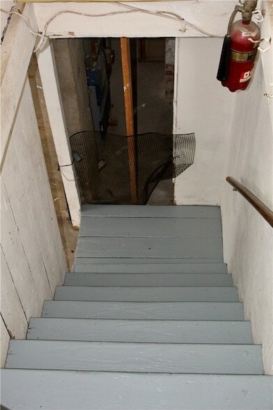Building Photo - 204 Lewis St