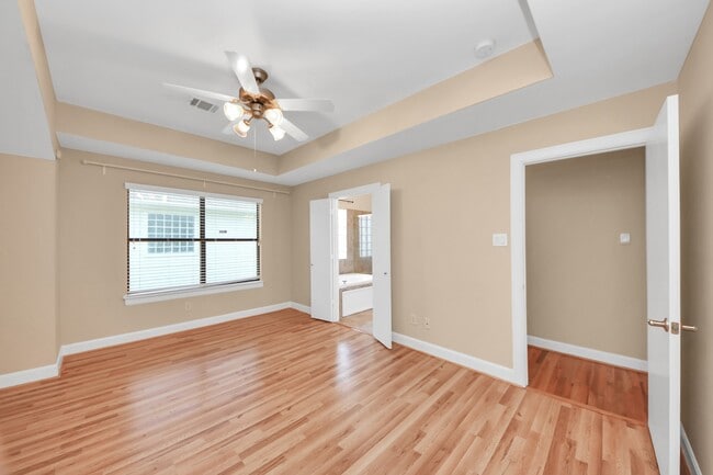 Building Photo - 3703 Main Plaza Dr