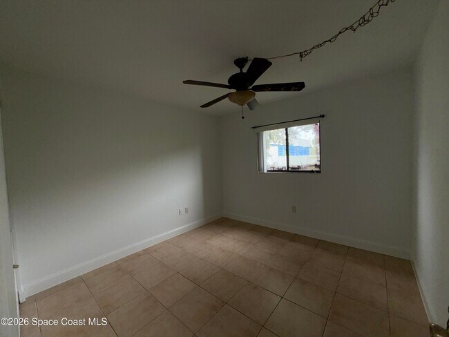 Building Photo - 1554 University Ln