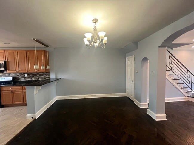 Building Photo - 3403 Chippendale Ave