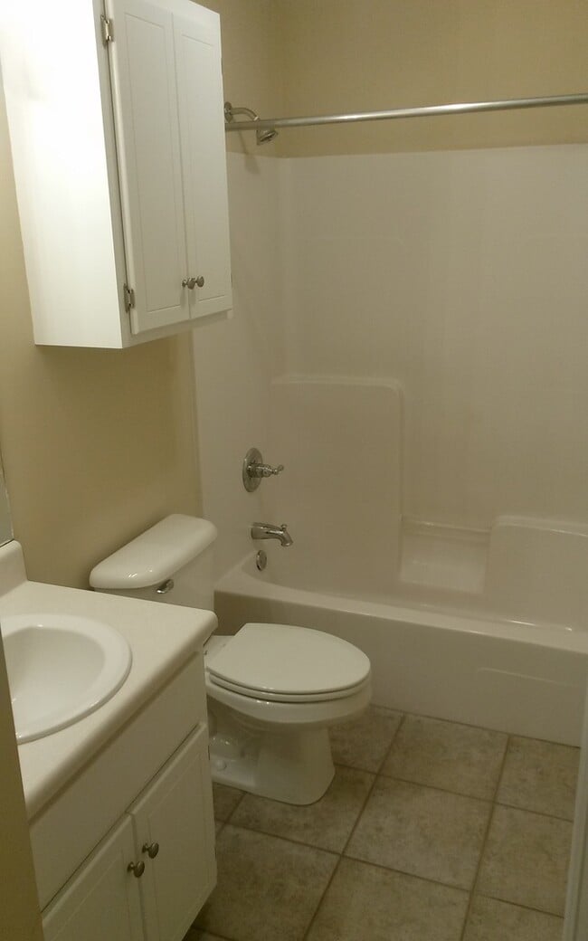 Building Photo - Creekside Subdivision   6 Month Lease Only!