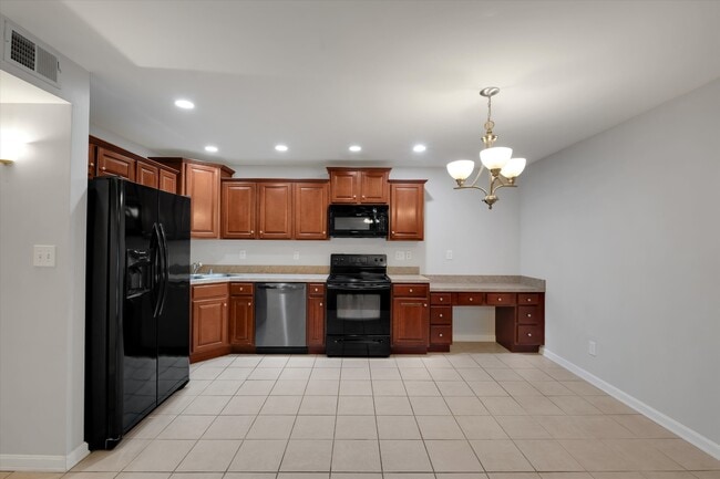 Building Photo - 739 N Hite Ave