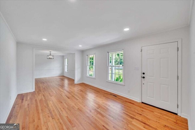 Building Photo - 215 Brookwood Dr