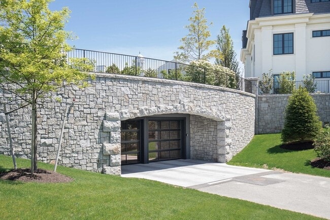 Building Photo - 35 Littles Point Rd