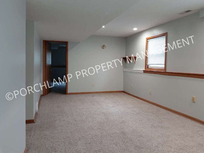 Building Photo - 3045 Chaminade Ct SW