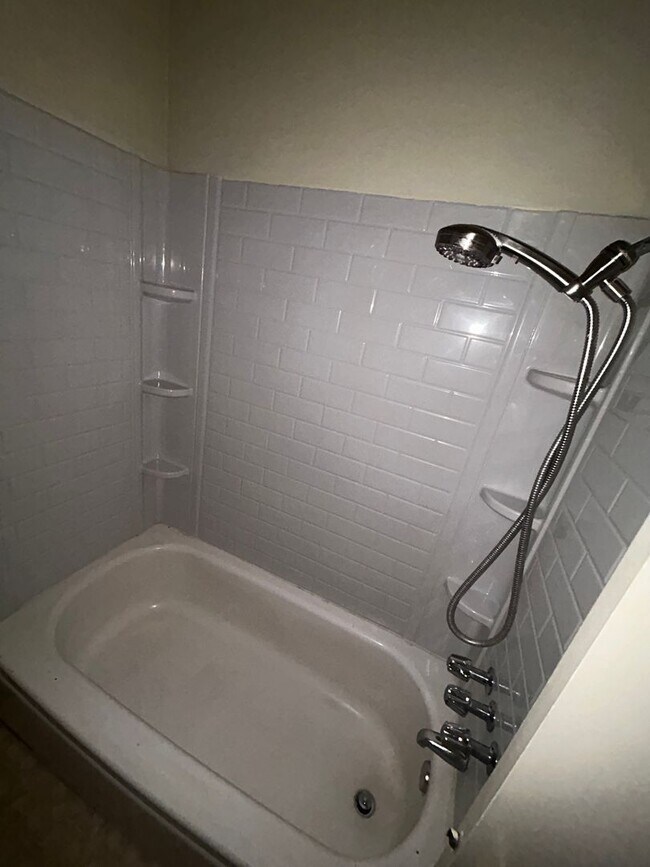 Building Photo - 333 Poplar St