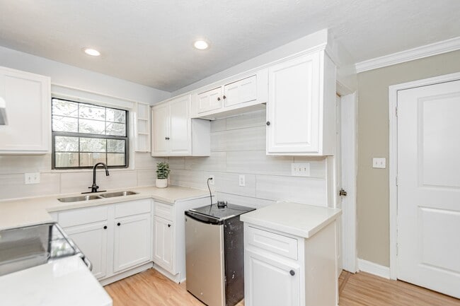 Building Photo - 3002 Kirk St