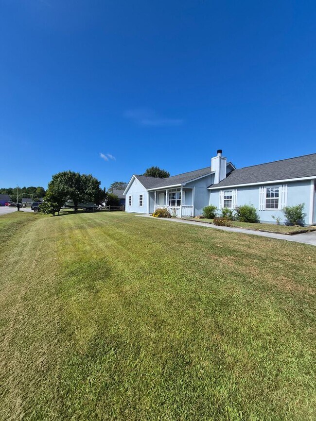 Building Photo - 3 bedroom 2 bath home in Foxtrace subdivision