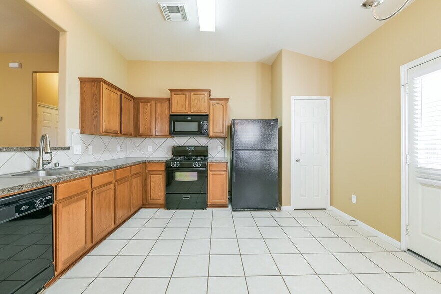 Building Photo - 15538 Anton Dr