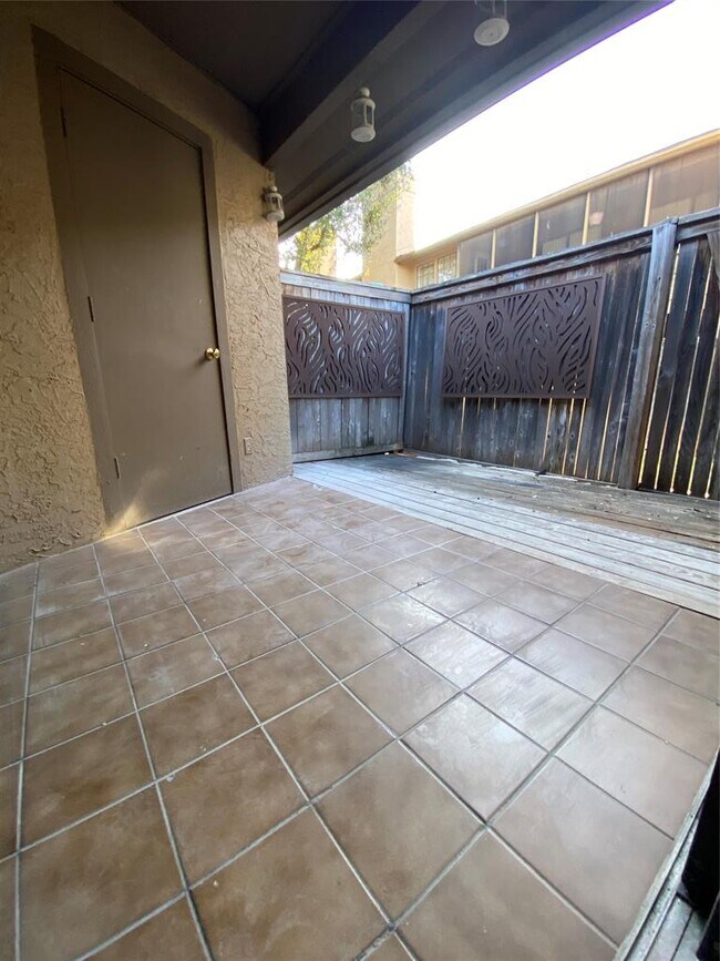 Building Photo - 1202 Thorpe Ln