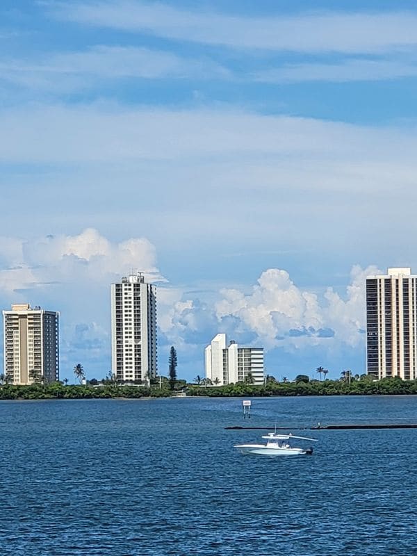 Building Photo - 100 Shore Ct