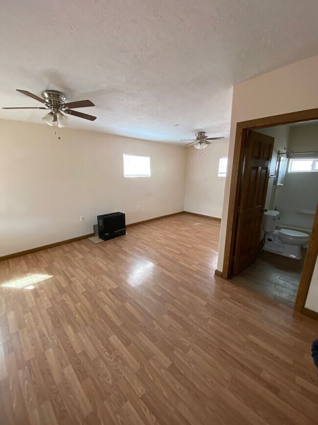 Building Photo - 431 Virginia St NE