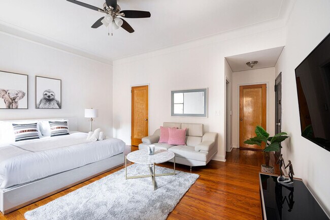 Building Photo - 346 W 17th St