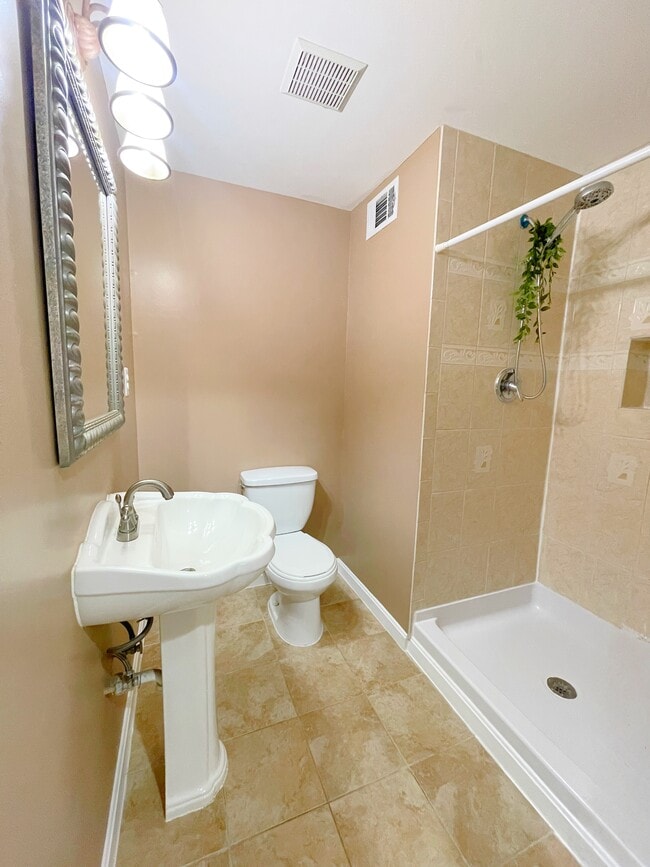 Building Photo - 2776 Bismark St