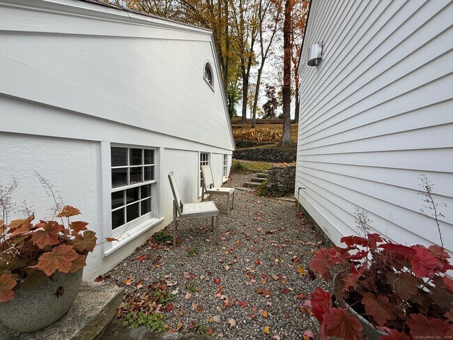 Building Photo - 150 Ferry Rd