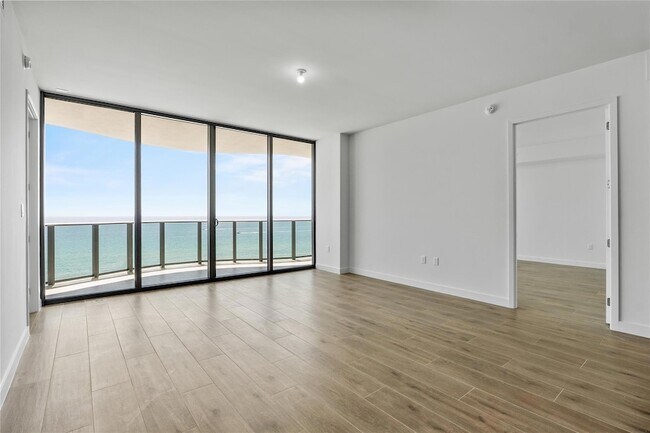 Building Photo - 900 N Ocean Blvd