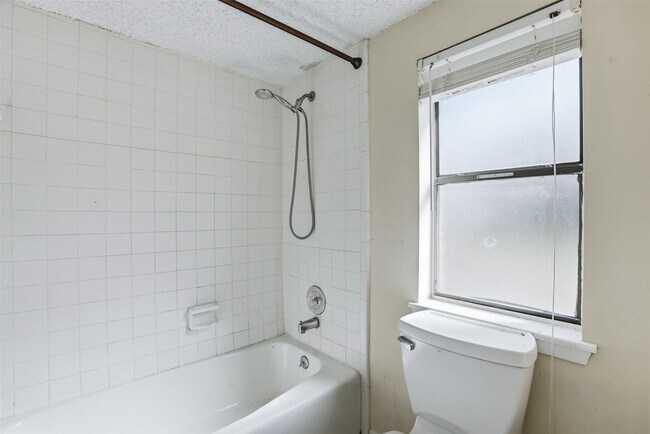 Building Photo - 3918 Wintergreen Dr