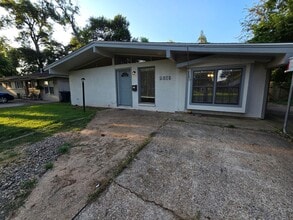 Building Photo - 3 bedroom 1.5 bathroom--Shady Grove Neighb...