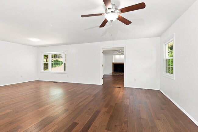 Building Photo - 12823 Holiday Ln