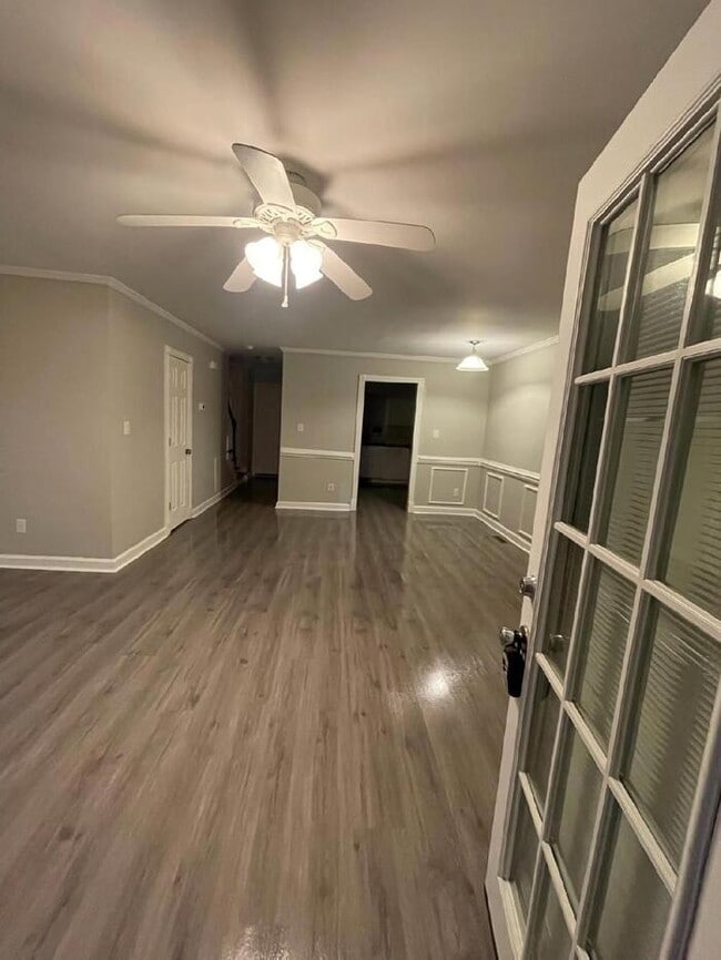 Building Photo - 2 Bedrooms 1.5 Bath