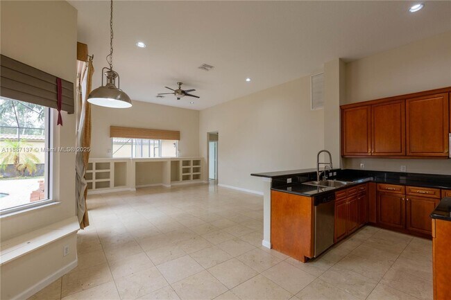 Building Photo - 18520 SW 39th Ct