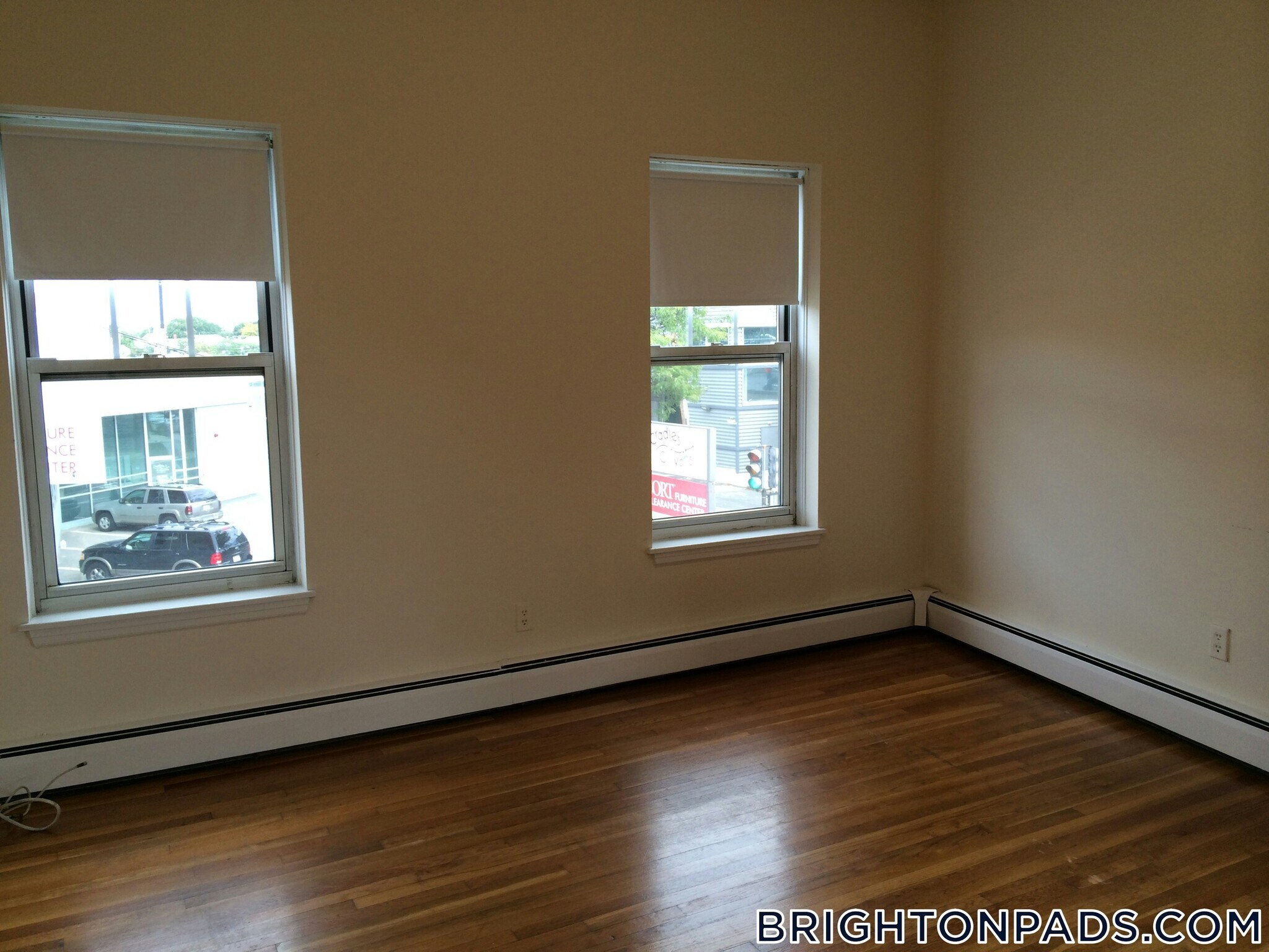 Building Photo - 164 N Beacon St