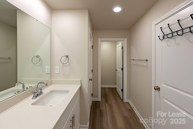 Primary Photo - 5290 Brailey Cir