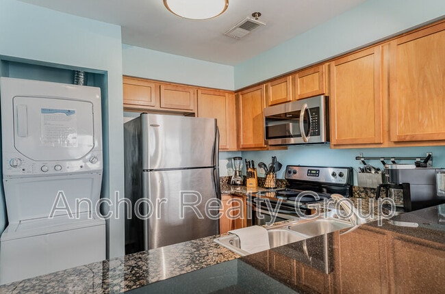 Building Photo - 304 28th St