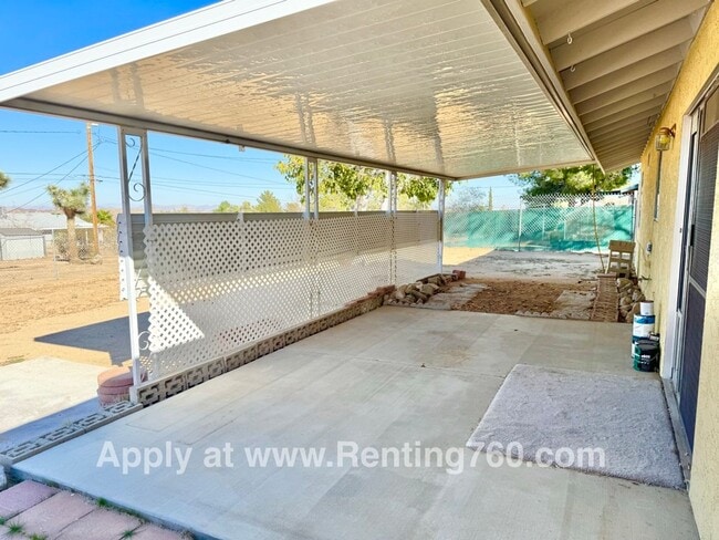 Building Photo - 2 Bed 1 Bath Home Near JT National Park