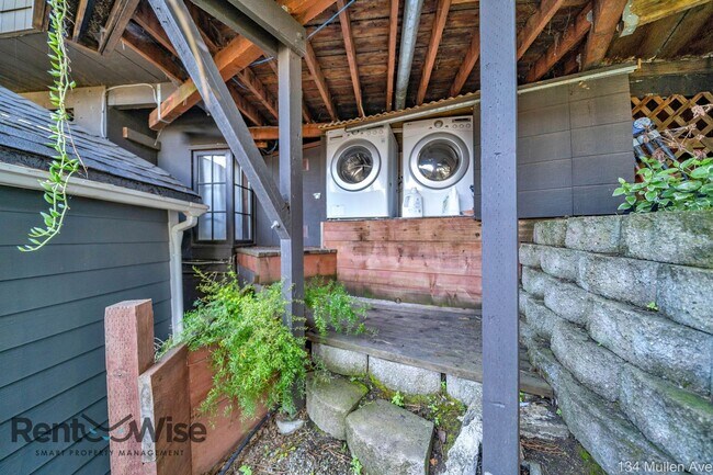 Building Photo - 134-136 Mullen Ave