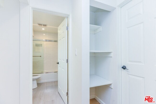 Building Photo - 1855 Euclid St