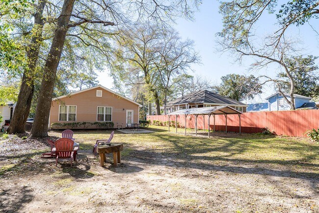 Building Photo - Cozy Midtown 3 Bed / 2 Bath Retreat!