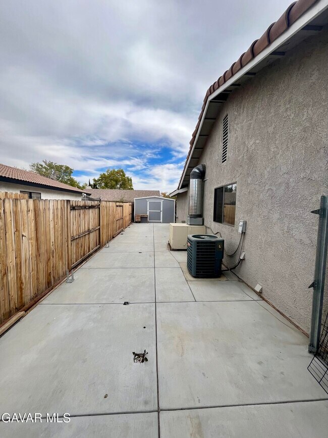 Building Photo - 43770 Santa Rosa Cir
