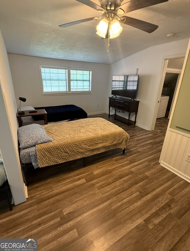 Building Photo - 741 Rosemont Rd