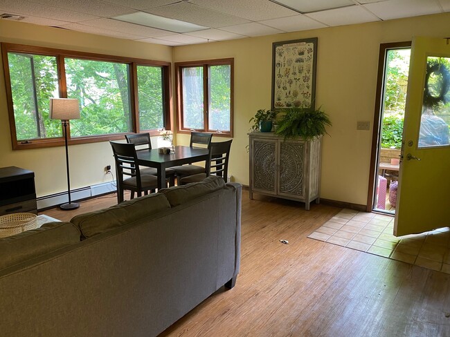 Building Photo - 145 Oakwood Rd