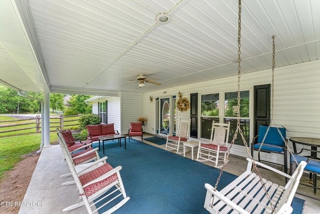Building Photo - 519 Country Oaks Dr
