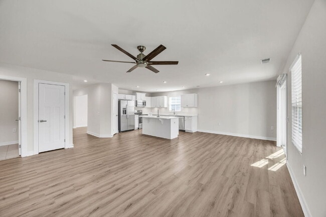 Building Photo - Beautiful 3BR / 2BA Craftsman-Style Home in Durbin Oaks in Fountain Inn $1995/mo***