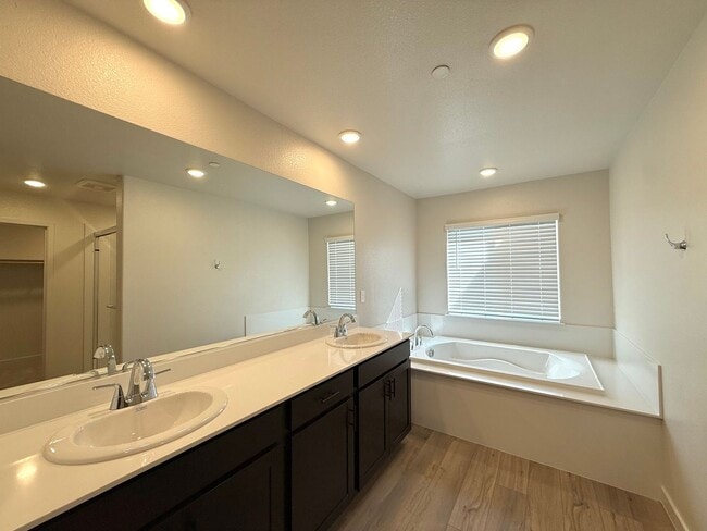 Building Photo - Modern West Sacramento Home Now for Lease