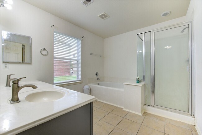 Building Photo - 14027 Coveney Dr