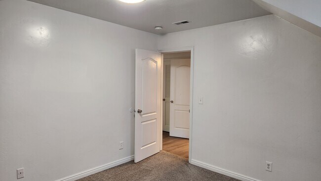 Building Photo - 773 S 400 E