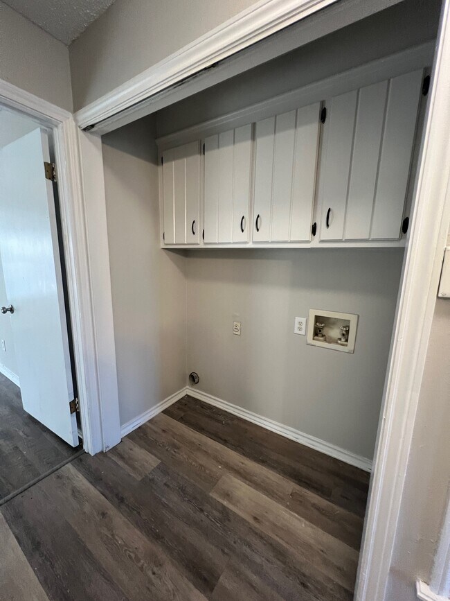 Building Photo - 4 Robin Dr