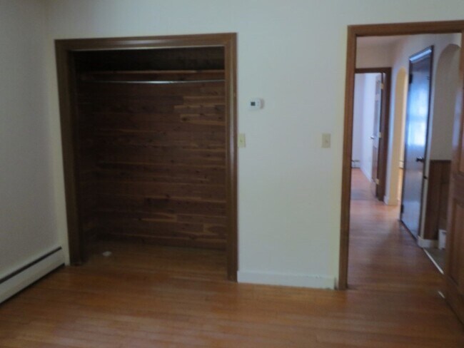 Building Photo - 132 Uxbridge Rd