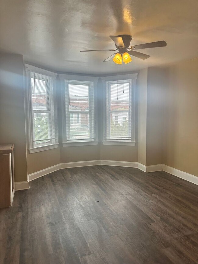 Building Photo - Spacious Home! Finished Basement! W/D! Available Now!