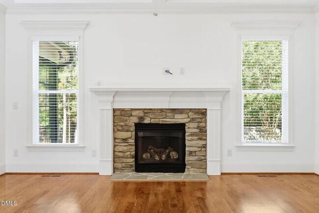 Building Photo - Lease OR Lease to Own