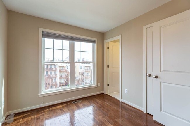Building Photo - 2909 Chancellor's Way NE